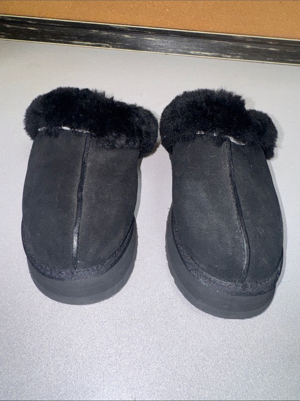 UGG Classic Slipper II